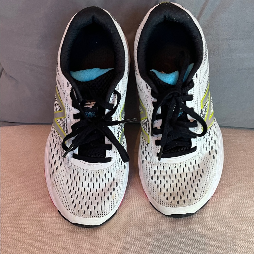 New Balance Abzorb 680 E Women’s White and Yellow Athletic Sneakers 7.5